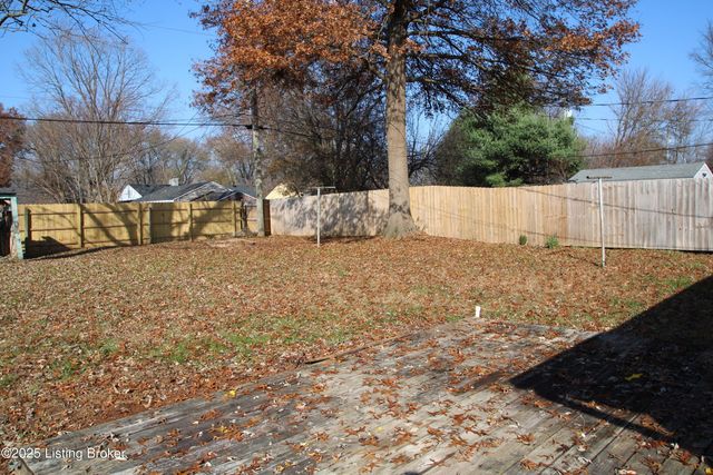 226 Flamingo Dr, Louisville, KY 40218