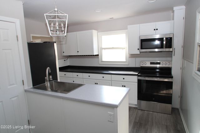 226 Flamingo Dr, Louisville, KY 40218