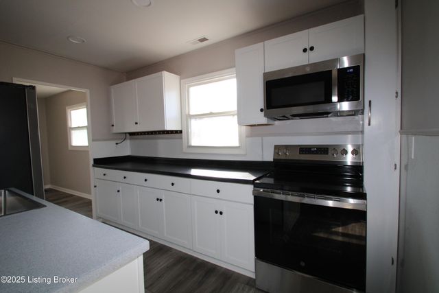 226 Flamingo Dr, Louisville, KY 40218