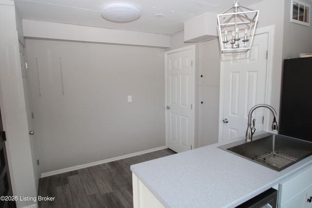 226 Flamingo Dr, Louisville, KY 40218