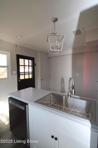 226 Flamingo Dr, Louisville, KY 40218