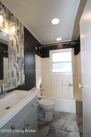 226 Flamingo Dr, Louisville, KY 40218