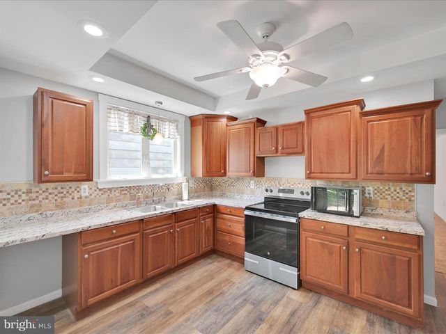35 S CENTER ST, Frackville, PA 17931