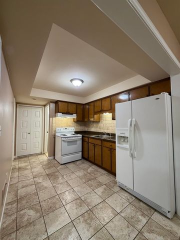 29852 City Center Drive 3, Warren, MI 48093