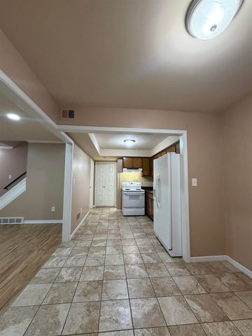 29852 City Center Drive 3, Warren, MI 48093