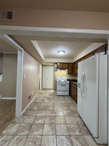 29852 City Center Drive 3, Warren, MI 48093