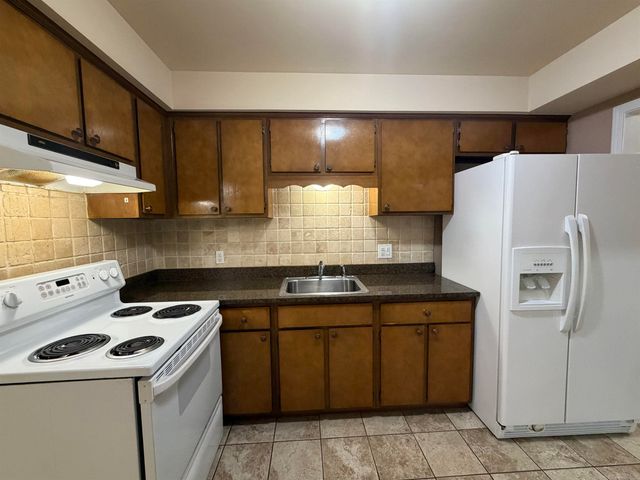 29852 City Center Drive 3, Warren, MI 48093