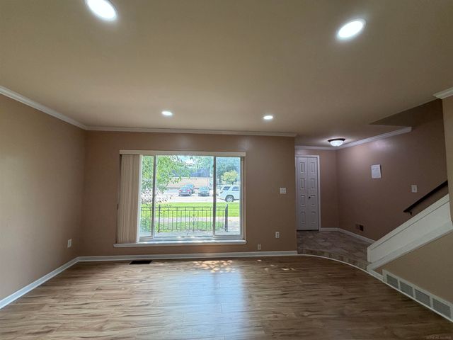 29852 City Center Drive 3, Warren, MI 48093