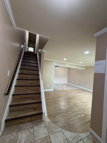 29852 City Center Drive 3, Warren, MI 48093