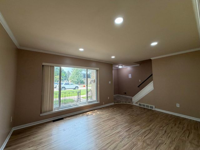 29852 City Center Drive 3, Warren, MI 48093