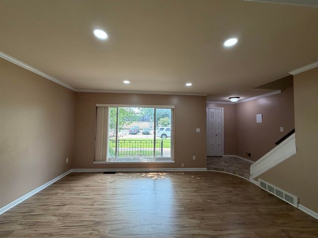 29852 City Center Drive 3, Warren, MI 48093