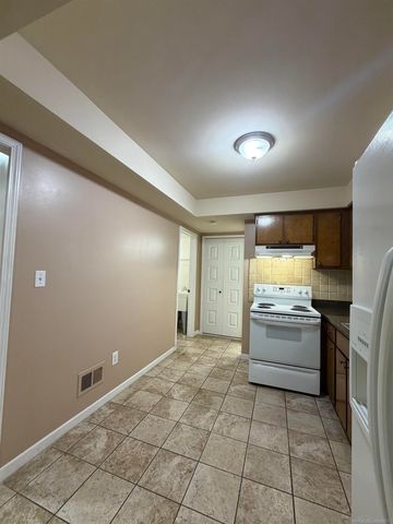 29852 City Center Drive 3, Warren, MI 48093