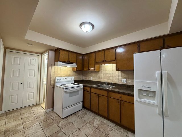 29852 City Center Drive 3, Warren, MI 48093