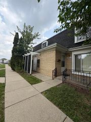 29852 City Center Drive 3, Warren, MI 48093