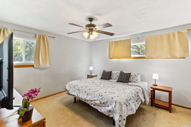 106 Southern Oaks Drive, Lake Jackson, TX 77566