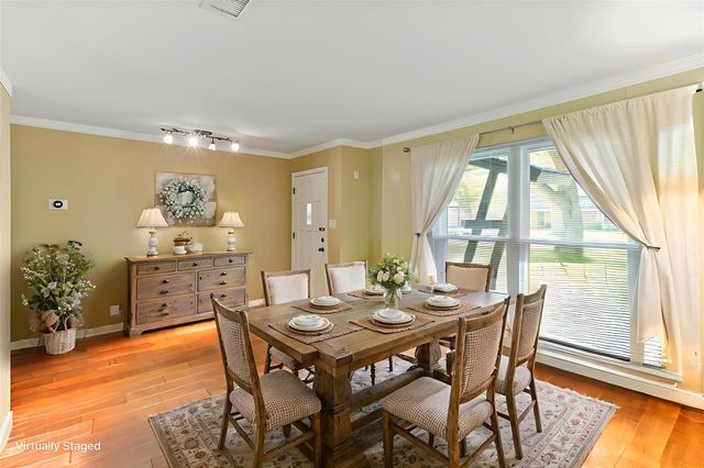 106 Southern Oaks Drive, Lake Jackson, TX 77566