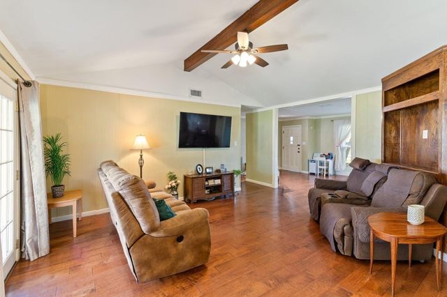 106 Southern Oaks Drive, Lake Jackson, TX 77566