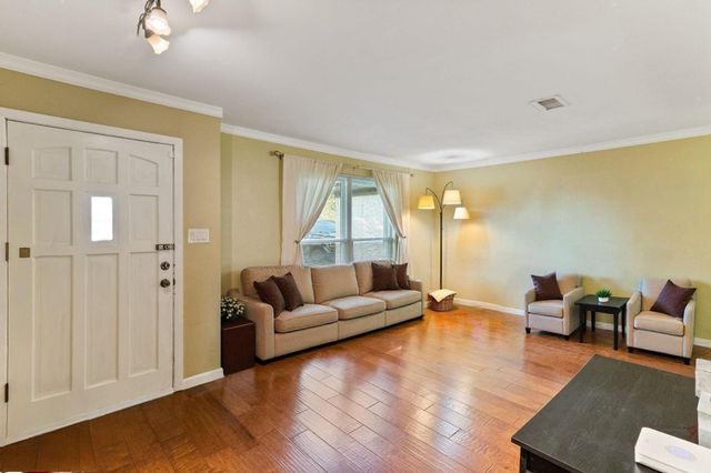 106 Southern Oaks Drive, Lake Jackson, TX 77566