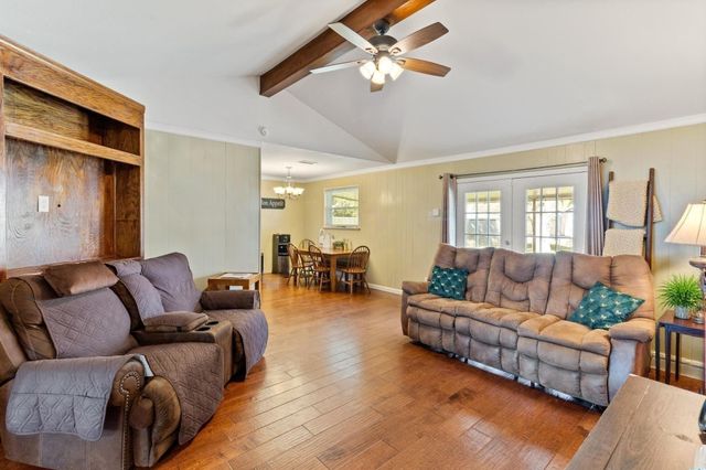 106 Southern Oaks Drive, Lake Jackson, TX 77566