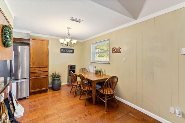 106 Southern Oaks Drive, Lake Jackson, TX 77566