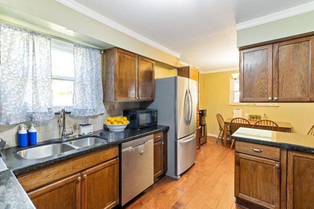 106 Southern Oaks Drive, Lake Jackson, TX 77566