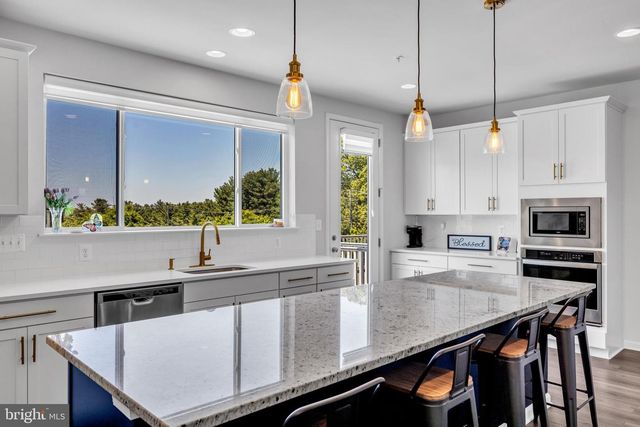 108 ARROWHEAD DR, Millersville, MD 21108