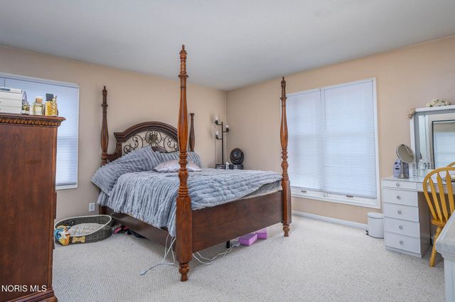 2624 Valley Brook Drive, Toledo, OH 43615