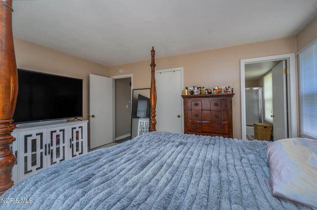 2624 Valley Brook Drive, Toledo, OH 43615