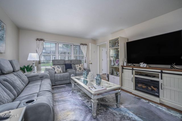 2624 Valley Brook Drive, Toledo, OH 43615