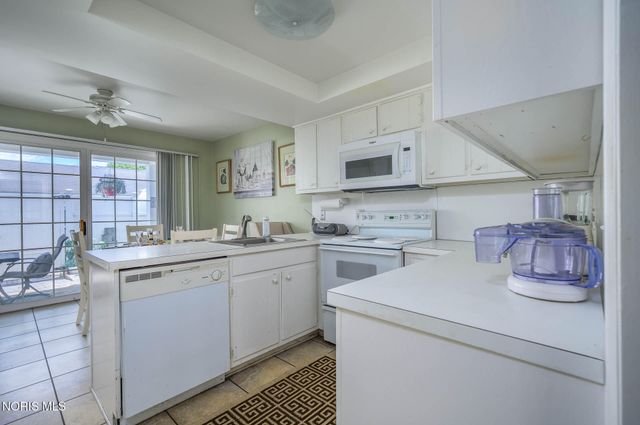 2624 Valley Brook Drive, Toledo, OH 43615