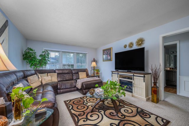 2624 Valley Brook Drive, Toledo, OH 43615