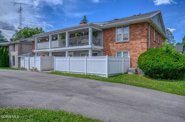 2624 Valley Brook Drive, Toledo, OH 43615