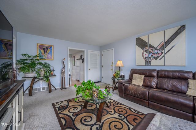 2624 Valley Brook Drive, Toledo, OH 43615
