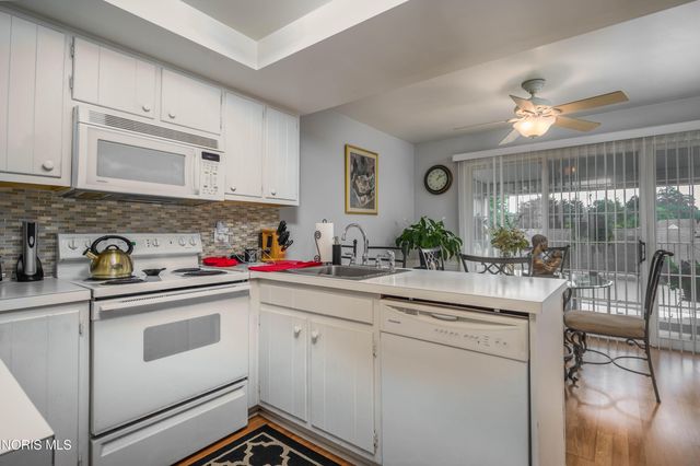 2624 Valley Brook Drive, Toledo, OH 43615