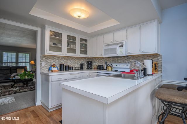 2624 Valley Brook Drive, Toledo, OH 43615