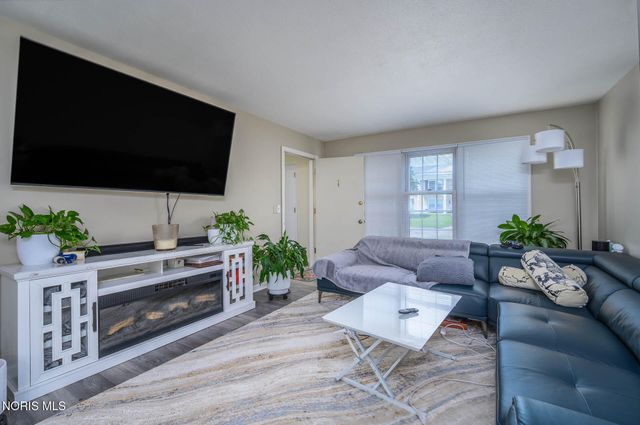 2624 Valley Brook Drive, Toledo, OH 43615