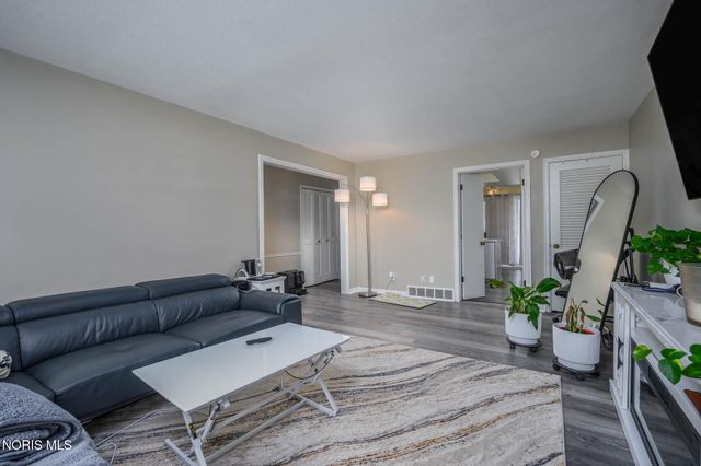 2624 Valley Brook Drive, Toledo, OH 43615