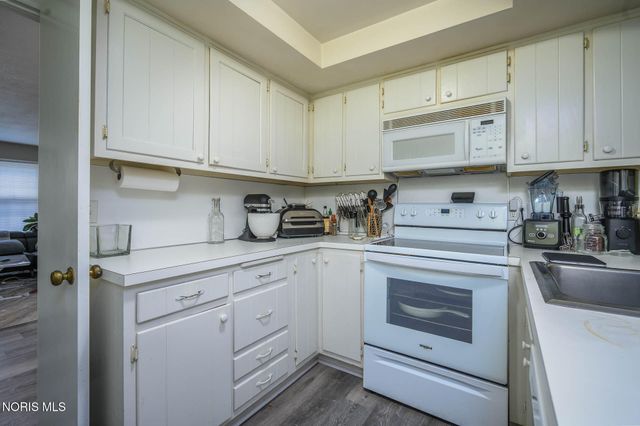2624 Valley Brook Drive, Toledo, OH 43615