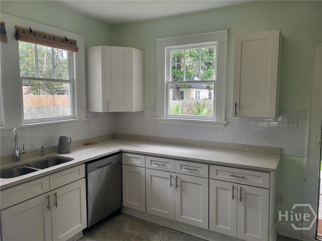 Image 9 of property listing at 1410 E 41st Street, Savannah, GA 31404