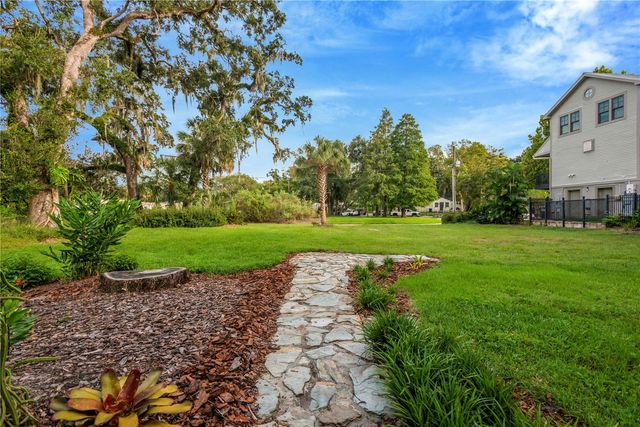 1214 E PARK CIR, Tampa, FL 33604