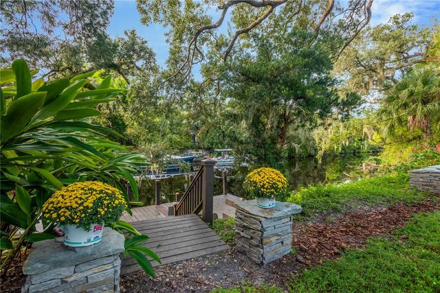 1214 E PARK CIR, Tampa, FL 33604