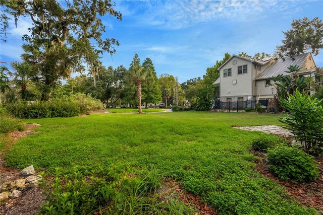 1214 E PARK CIR, Tampa, FL 33604