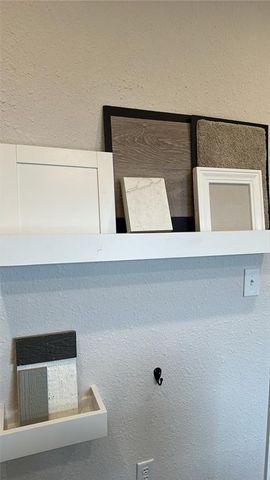 504 Valley View Drive, Tonganoxie, KS 66086