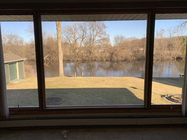 123 Riverview DRIVE, Waterford, WI 53185