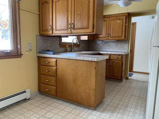 123 Riverview DRIVE, Waterford, WI 53185