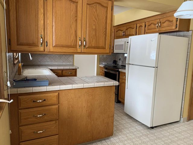 123 Riverview DRIVE, Waterford, WI 53185