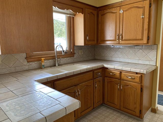 123 Riverview DRIVE, Waterford, WI 53185