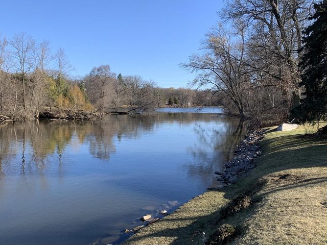 123 Riverview DRIVE, Waterford, WI 53185