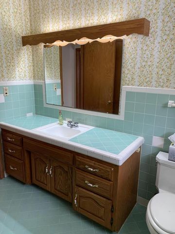 123 Riverview DRIVE, Waterford, WI 53185