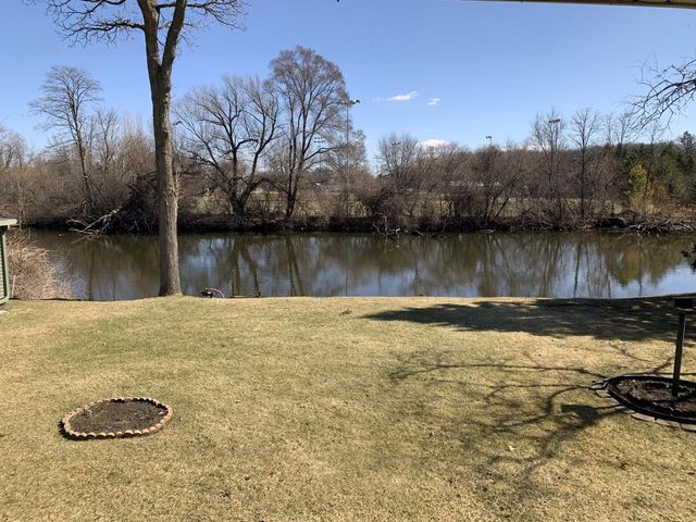 123 Riverview DRIVE, Waterford, WI 53185